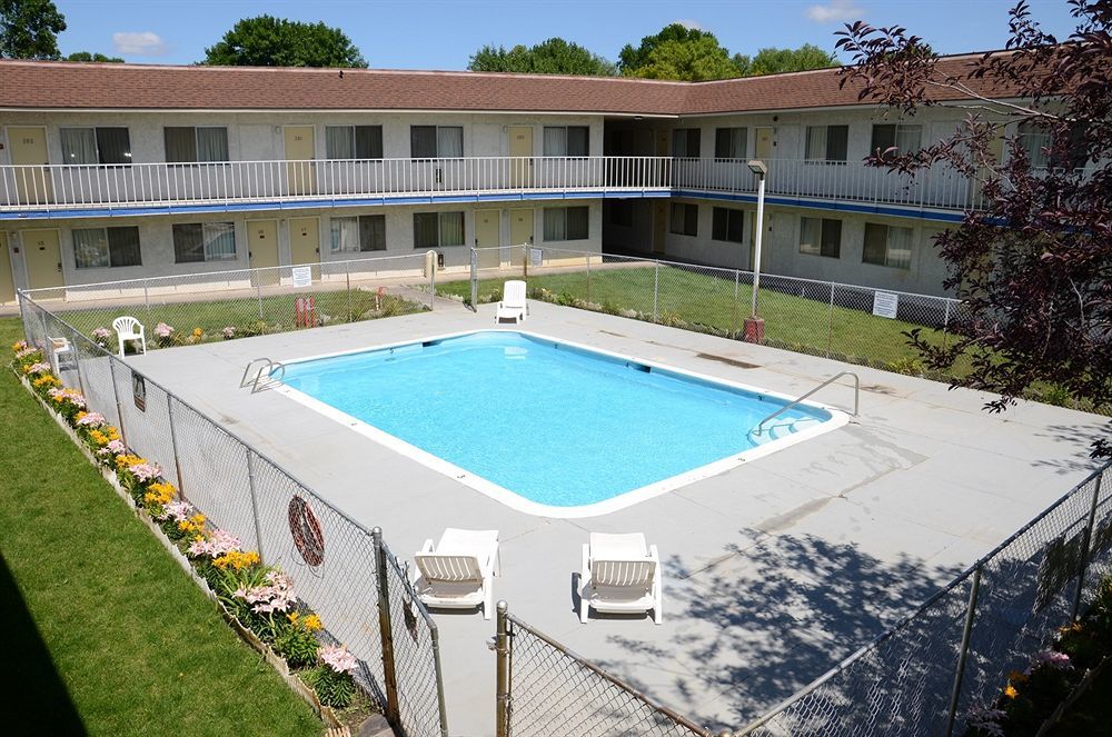 Capitol Inn & Suites بيير المظهر الخارجي الصورة